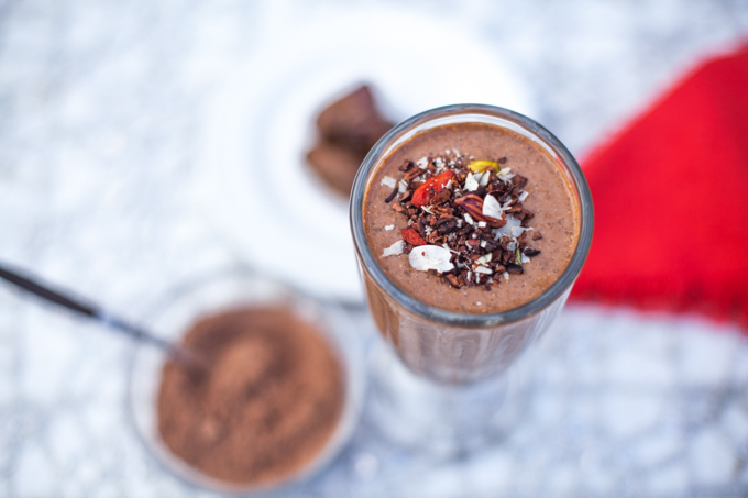 EASY healthy + delicious! This raw vegan chocolate shake is made with dates, chia seeds, and raw cacao for a healthier version of the classic treat | Refined sugar-free | Oil-free dessert or breakfast smoothie