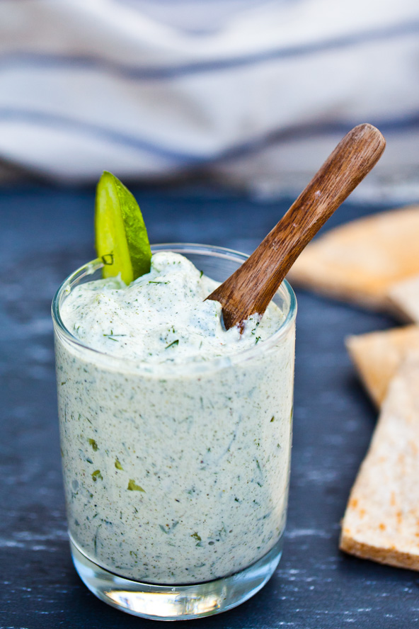 CREAMY raw vegan tzatziki that's completely nut-free and oil-free! Packed with fresh herbs and tons of flavor | Delicious on portobello gyros or as a healthy spread