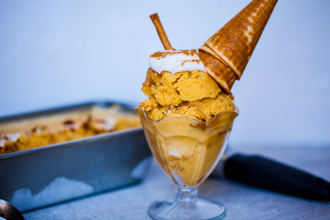 AMAZING Vegan Pumpkin Spice Ice Cream with only 5 Ingredients! NO-CHURN, so easy, kid-friendly dessert recipe