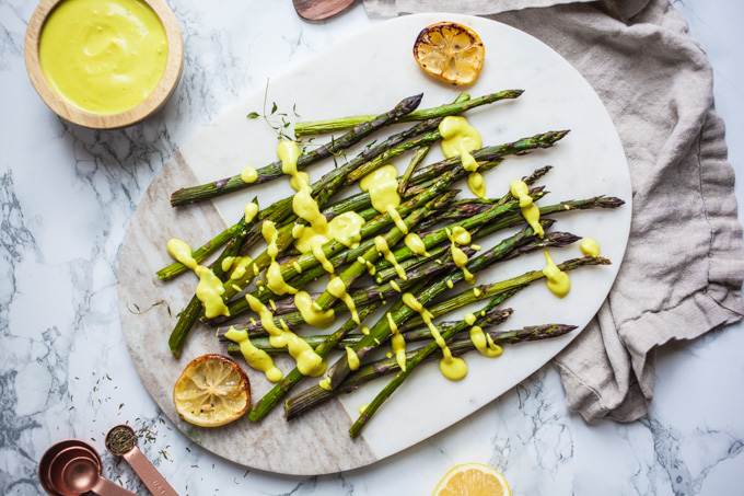 Roasted asparagus with creamy vegan hollandaise