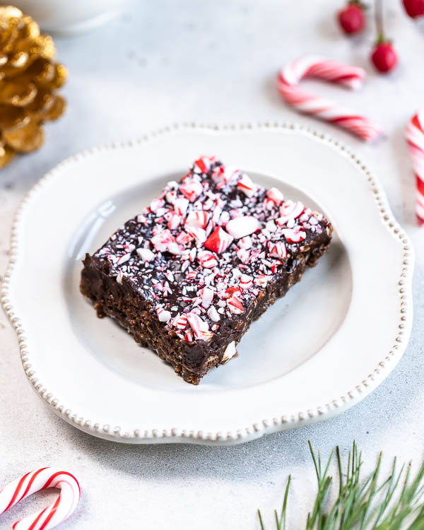 Vegan Peppermint Fudge Rice Krispie Treats - the perfect holiday dessert recipe! These treats taste just like thin mint cookies and are super easy to make.